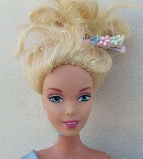 A MATTEL BARBIE DISNEY PRINCESS WITH GLITTER HAIR AND PRETTY DELICATE FACE