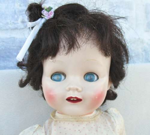 VINTAGE PEDIGREE 'BRIGHTON BELLE' WALKIE TALKIE DOLL  - HEAD AND EYES MOVE FROM SIDE TO SIDE!