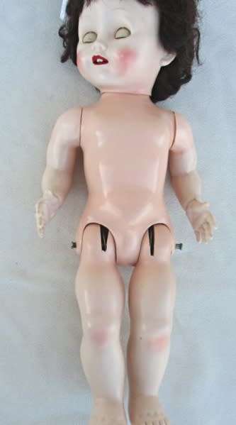 VINTAGE PEDIGREE 'BRIGHTON BELLE' WALKIE TALKIE DOLL  - HEAD AND EYES MOVE FROM SIDE TO SIDE!