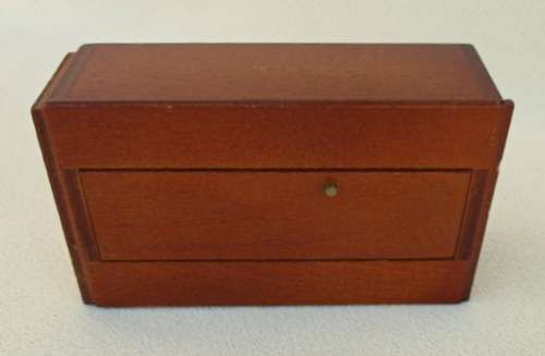 A VINTAGE WOODEN DINING ROOM SUITE FOR YOUR MINIATURE TEDDY BEARS / DOLLS OR SYLVANIAN FAMILIES