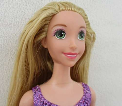 A MATTEL BARBIE DISNEY PRINCESS - SPARKLE RAPUNZEL