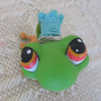 RARE  LITTLEST PET SHOP FROG PRINCE - SO CUTE!