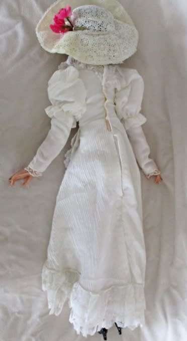 EXQUISITE VINTAGE ART DECO NOUVELLE VOGUE FLAPPER DOLL BY Z & Z - 61CM TALL - VINYL (NOT PORCELAIN)