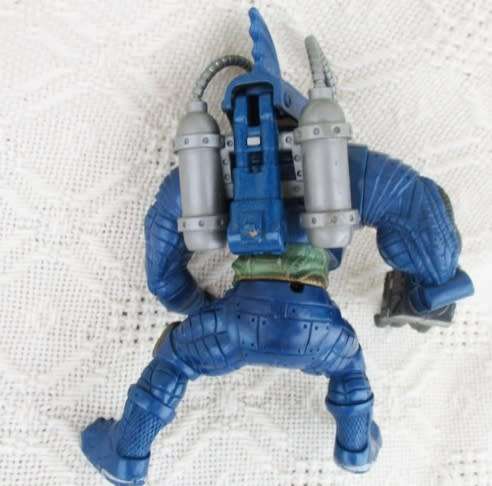 1995 MATTEL STREET SHARKS STREET WISE DESIGNS - EVIL POWER BITE PIRANOID ARTICULATED ACTION FIGURE