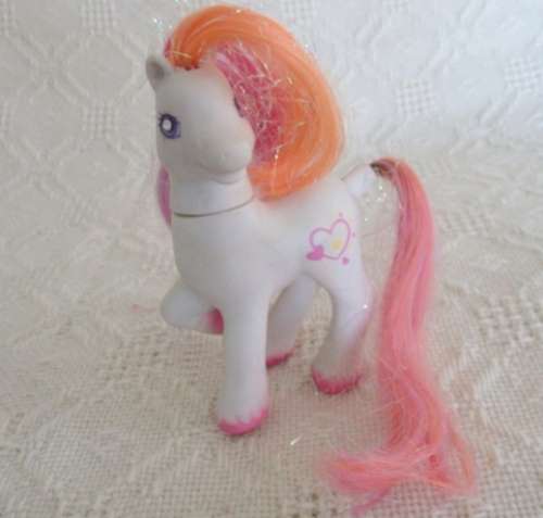 RARE - HASBRO G2 EUROPEAN EXCLUSIVE MY LITTLE PONY  - LIGHT HEART WITH 'GEMS' IN EYES!!