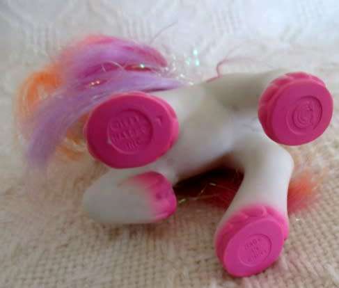 RARE - HASBRO G2 EUROPEAN EXCLUSIVE MY LITTLE PONY  - LIGHT HEART WITH 'GEMS' IN EYES!!