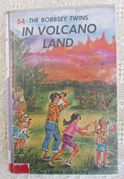 1961 HARDCOVER - THE BOBBSEY TWINS IN VOLCANO LAND BY LAURA LEE HOPE!!