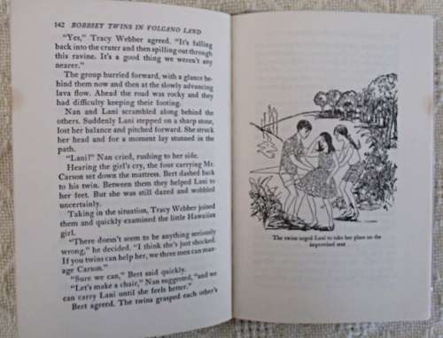 1961 HARDCOVER - THE BOBBSEY TWINS IN VOLCANO LAND BY LAURA LEE HOPE!!
