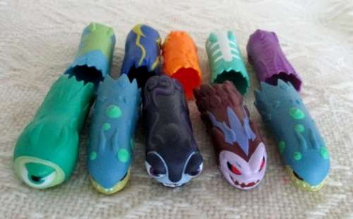 TEN COLLECTABLE 2013 JAKKS SLUGTERRA HOLLOW FINGER PUPPETS