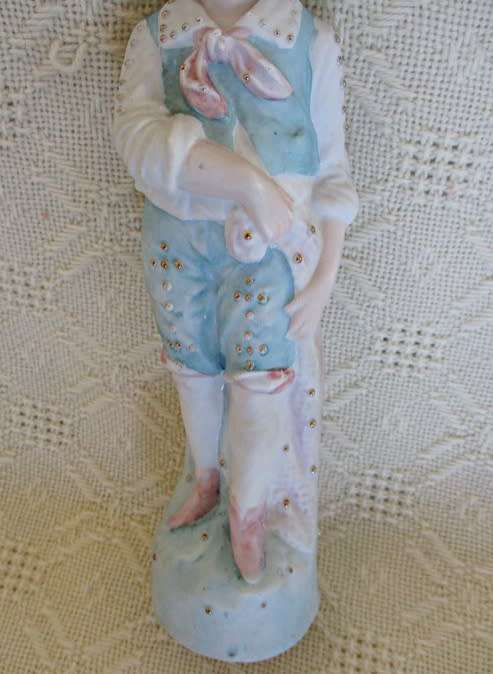 A STUNNING VINTAGE/ANTIQUE HAND PAINTED PARIAN WARE FIGURE OF BOY IN PERIOD DRESS