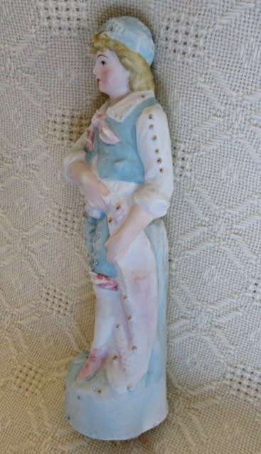 A STUNNING VINTAGE/ANTIQUE HAND PAINTED PARIAN WARE FIGURE OF BOY IN PERIOD DRESS