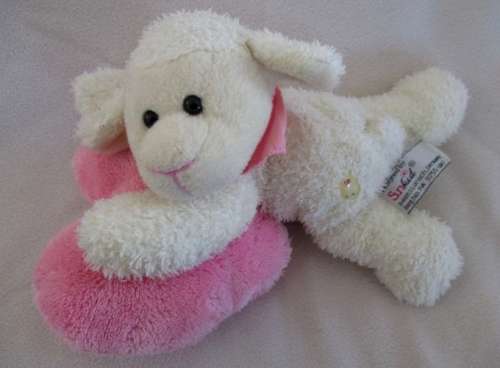 A MEILI, SWITZERLAND LAMB HAND PUPPET AND FIVE LITTLE LAMBS - OF THE COLLECTABLE KIND!