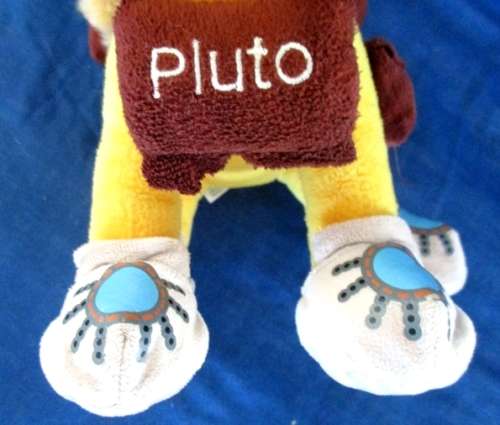 A RATHER SPECIAL AUTHENTIC ORIGINAL DISNEY PARKS PLUTO PLAYING DAVY CROCKETT!