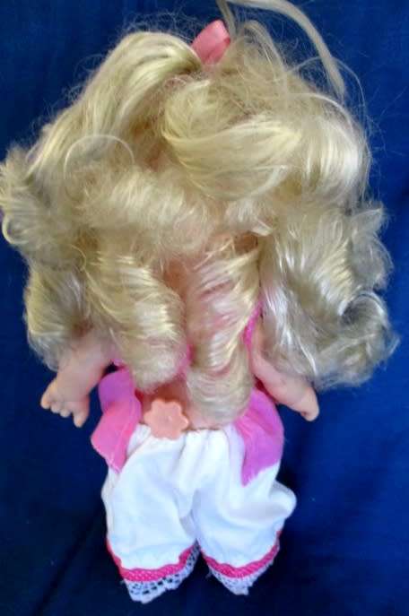 THE PRETTIEST LITTLE GIRL WHOSE  PONY TAIL CAN BE PULLED OUT LONG OR RETRACTED