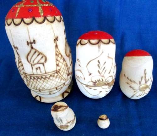 PRETTY FIVE PIECE MATRYOSHKA NESTING DOLL SET
