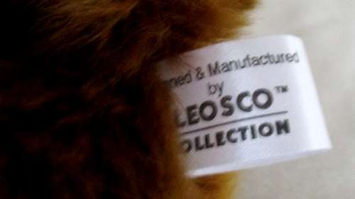 A CUTE FLUFFY LEOSCO KITTY CAT IN GREAT CONDITION WITH ORIGINAL MEDALLION AND LABEL