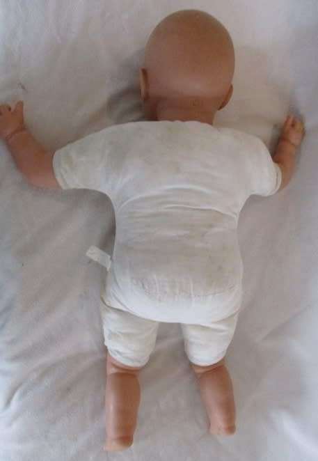A LARGE VERY COLLECTABLE 58CM TALL 'KINGSTATE' BABY DOLL WITH THE SWEETEST MOUTH - GREAT CONDITION