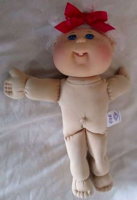 A LARGE 37CM TALL CABBAGE PATCH CHEERLEADER DOLL WITH THE CUTEST FRECKLES AND TWO FRONT TEETH!!