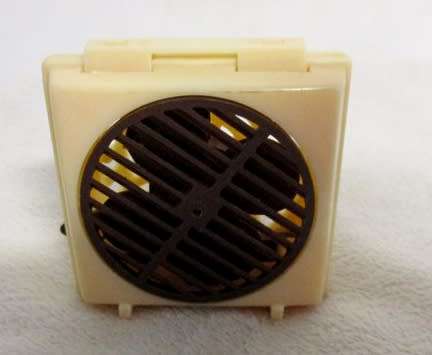 A SET OF VINTAGE 1970's/80s DURHAMTIC WIND-UP DOLL'S HOUSE APPLIANCES MADE IN HONG KONG