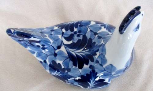 QUIRKY DECOR ITEM - HAND PAINTED BLUE AND WHITE HEN - LIBRASCO PORCELAINE DE PHILIPPINES
