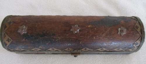 VERY OLD VINTAGE OBLONG SNUFF BOX WITH BRASS AND COPPER DETAIL
