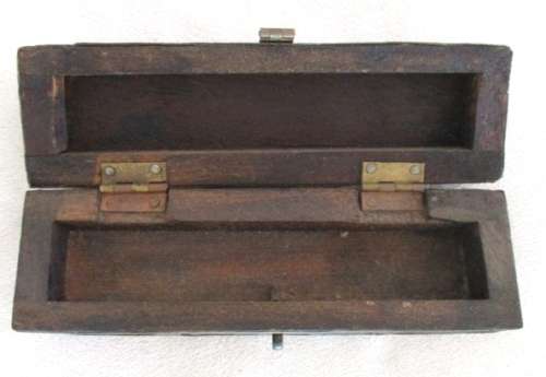 VERY OLD VINTAGE OBLONG SNUFF BOX WITH BRASS AND COPPER DETAIL