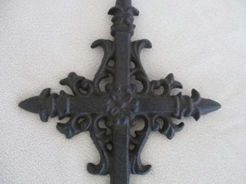 STUNNING CAST IRON FLEUR DE LIS CROSS