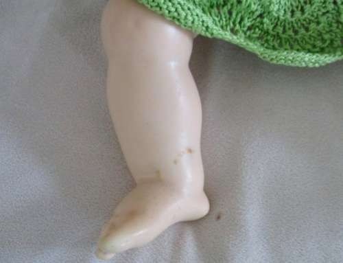 LARGE VINTAGE VINYL/RUBBER 49CM TALL PEDIGREE DOLL WITH TWO CUTE FRONT TEETH
