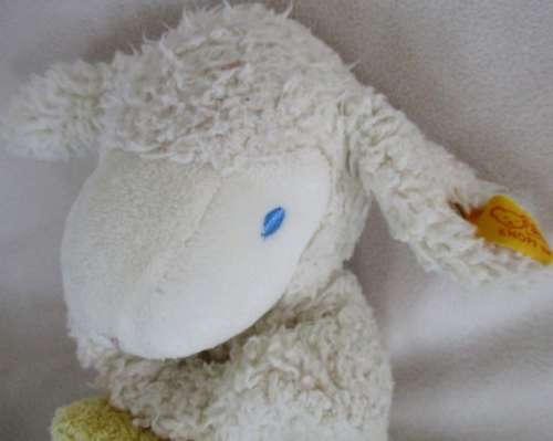 21CM TALL STEIFF LAMB WITH STEIFF BUTTON IN EAR - EAN NO.232374