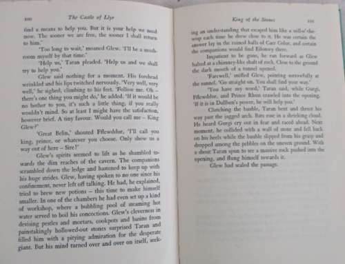 1968 HARDCOVER WITH DUST JACKET - THE CASTLE OF LLYR BY LLOYD ALEXANDER