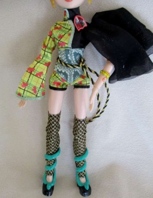 MGA BRATZ - GORGEOUS VICTORIA ANTIQUE FROM THE BRATZILLAZ HOUSE OF WITCHES IN 'AS NEW' CONDITION