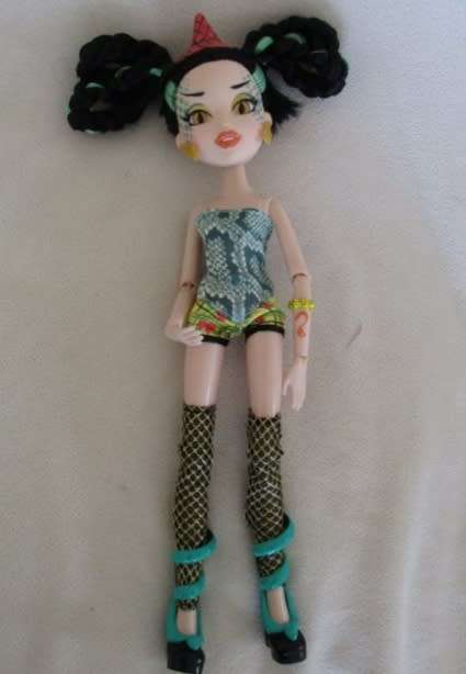 MGA BRATZ - GORGEOUS VICTORIA ANTIQUE FROM THE BRATZILLAZ HOUSE OF WITCHES IN 'AS NEW' CONDITION