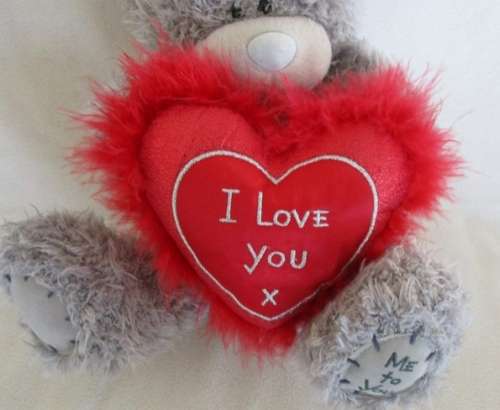 A LARGER TATTY TEDDY  (ME TO YOU) - HOLDING A PRETTY 'I LOVE YOU' PILLOW