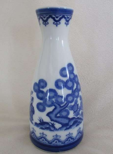 CHARMING BLUE AND WHITE PORCELAIN SAKE DECANTER DEPICTING CHILDREN PLAYING - SIGNED ON BASE