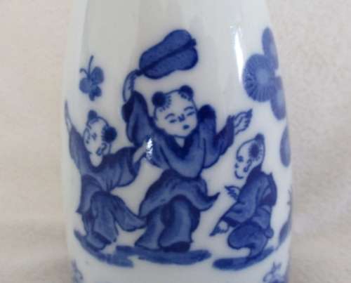 CHARMING BLUE AND WHITE PORCELAIN SAKE DECANTER DEPICTING CHILDREN PLAYING - SIGNED ON BASE