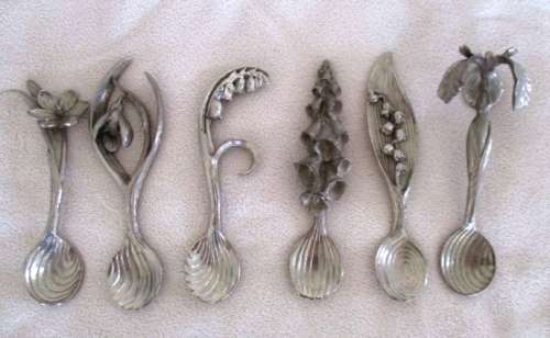 A SET OF SIX VINTAGE HAND FORGED ART NOUVEAU STYLE ARTISAN NATURALISTIC TEASPOONS - EXQUISITE!