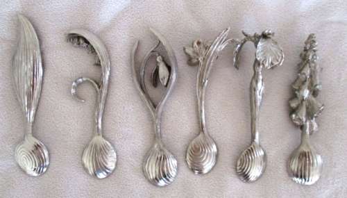 A SET OF SIX VINTAGE HAND FORGED ART NOUVEAU STYLE ARTISAN NATURALISTIC TEASPOONS - EXQUISITE!