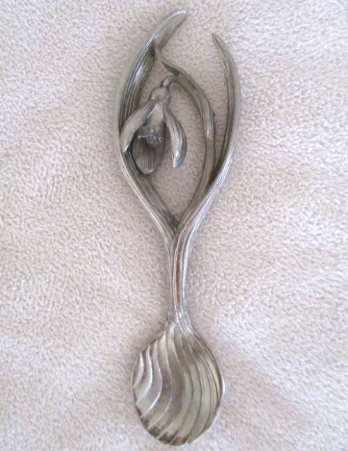 A SET OF SIX VINTAGE HAND FORGED ART NOUVEAU STYLE ARTISAN NATURALISTIC TEASPOONS - EXQUISITE!