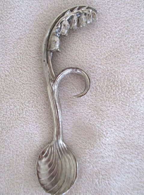 A SET OF SIX VINTAGE HAND FORGED ART NOUVEAU STYLE ARTISAN NATURALISTIC TEASPOONS - EXQUISITE!