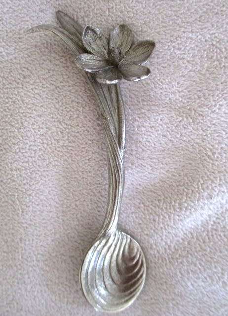 A SET OF SIX VINTAGE HAND FORGED ART NOUVEAU STYLE ARTISAN NATURALISTIC TEASPOONS - EXQUISITE!