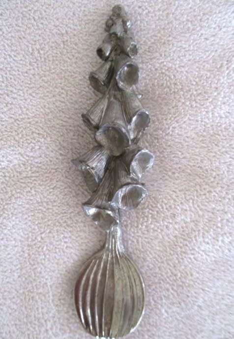 A SET OF SIX VINTAGE HAND FORGED ART NOUVEAU STYLE ARTISAN NATURALISTIC TEASPOONS - EXQUISITE!