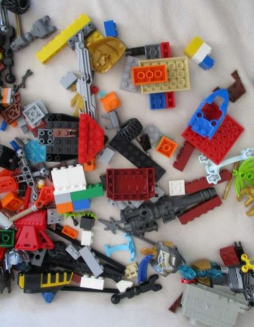BARGAIN TIME! - LOT 2 - WELL OVER 400 PIECES OF REAL LEGO!!