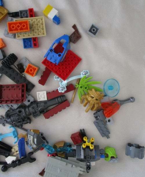 BARGAIN TIME! - LOT 2 - WELL OVER 400 PIECES OF REAL LEGO!!
