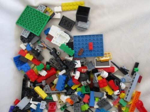 BARGAIN TIME! - LOT 3 - WELL OVER 500 PIECES OF REAL LEGO!!