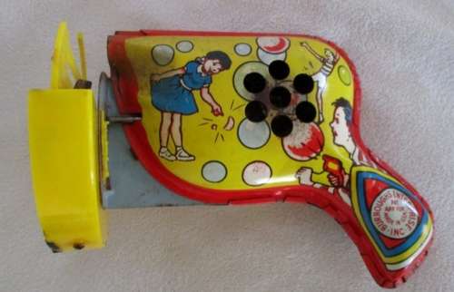 A VERY OLD VINTAGE 1940's/50's BURROUGHS TIN PLATE MECHANICAL BUBBLE GUN IN NEED OF TLC