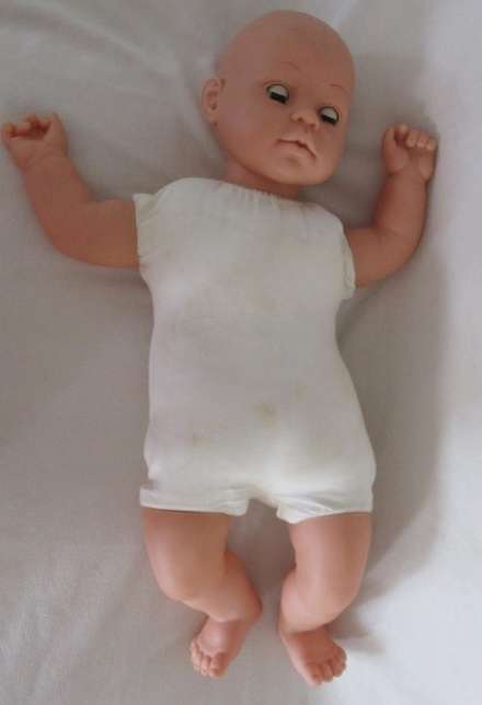 VERY LARGE VINTAGE 1997 SIMBA 62CM TALL BABY ANGEL DOLL IN GORGEOUS, NEW LILY 'N JACK OUTFIT