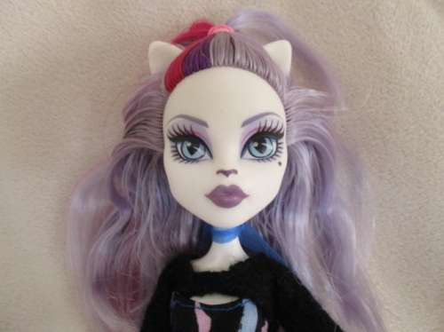 CATRINE DEMEW - THE  GENUINE MATTEL MONSTER HIGH SCAREMESTER DOLL PLUS SEATS TO LOUNGE ON!