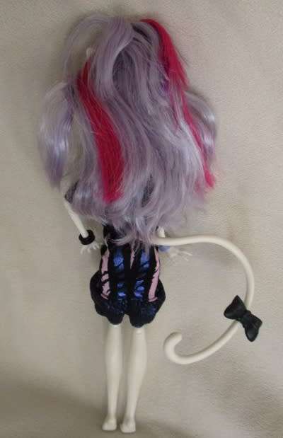 CATRINE DEMEW - THE  GENUINE MATTEL MONSTER HIGH SCAREMESTER DOLL PLUS SEATS TO LOUNGE ON!