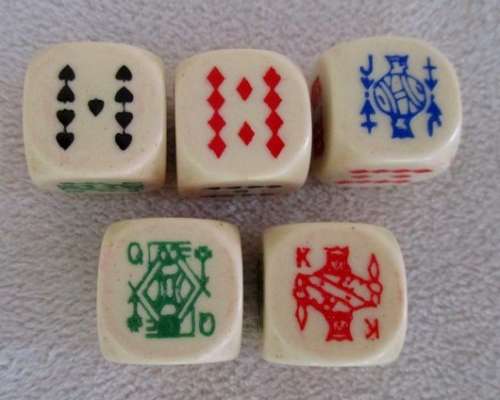 RARE!  A SET OF FIVE VINTAGE GRAND MACNISH (SCOTCH WHISKEY) POKER DICE