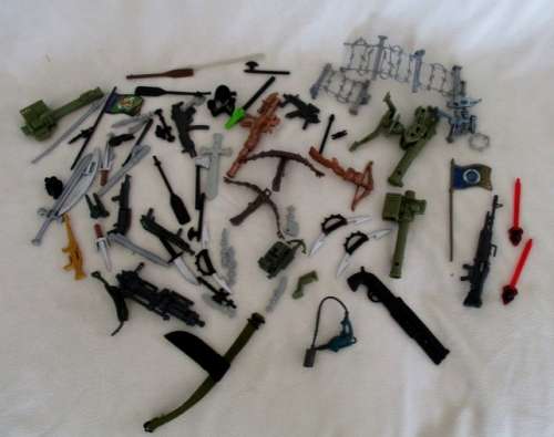 BATCH OF MILITARY AND OTHER EQUIPMENT FOR YOUR ACTION FIGURES